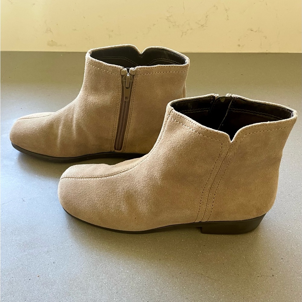 Women’s Suede Flat Booties (size 6.5)